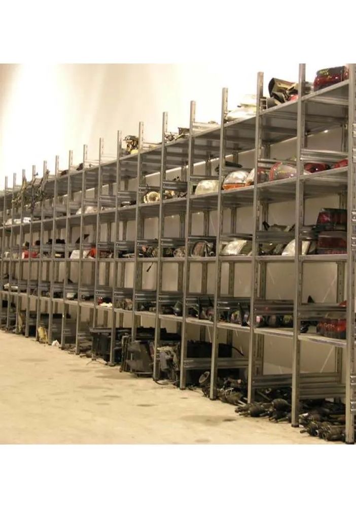Riduzione dei costi aziendali grazie a scaffali metallici componibili: efficienza e durabilità