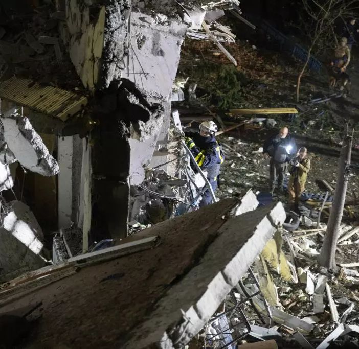 Ucraina, massiccio attacco aereo russo nella notte. Due bambini uccisi