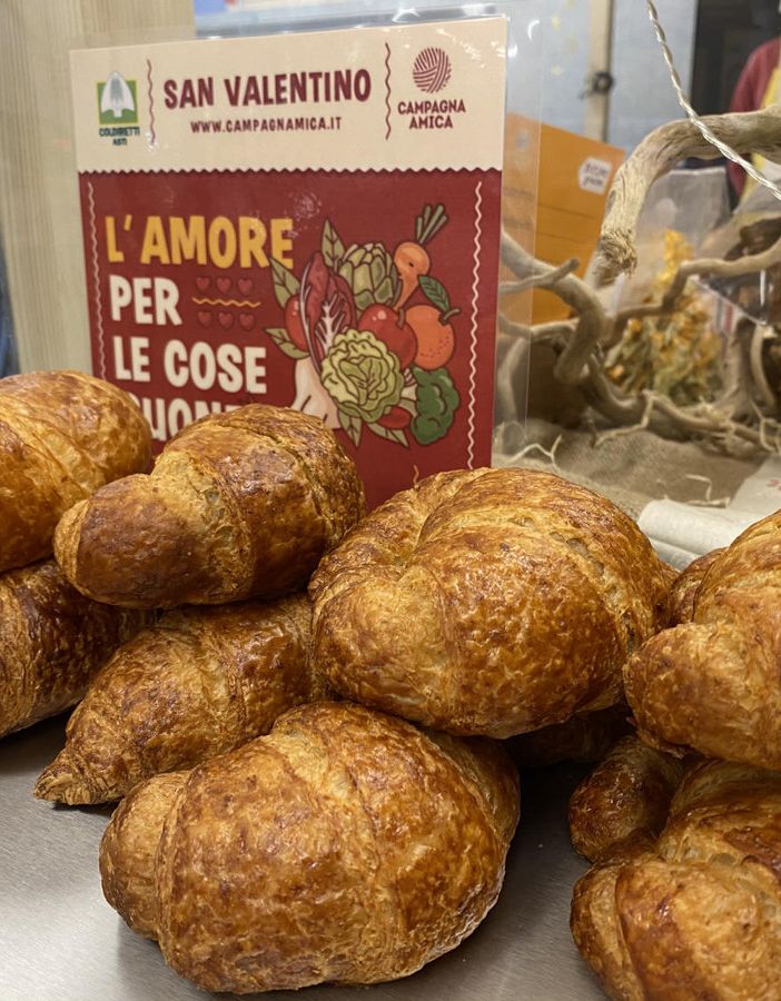 Al Mercato di Campagna Amica di Asti si festeggia San Valentino con 'Innamorati del gusto'
