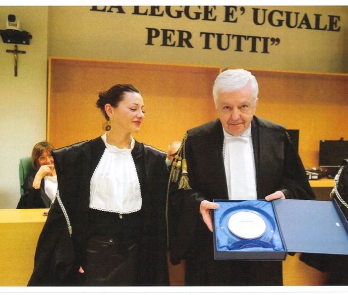 Mezzo secolo di toga: festa in tribunale ad Asti per l’avvocato albese Roberto Ponzio