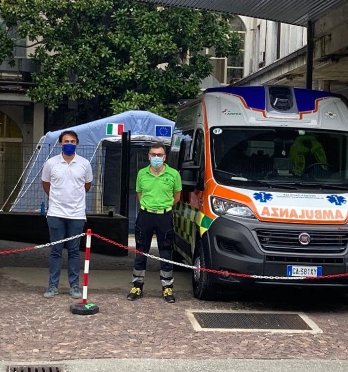 Nella foto il sindaco di Nizza Monferrato, Simone Nosenzo, con il presidente della Croce Verde nicese Piero Bottero
