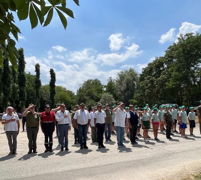 La cerimonia dell’Ammaina bandiera ha sancito la conclusione del 1° Campo Scuola ANA Ast