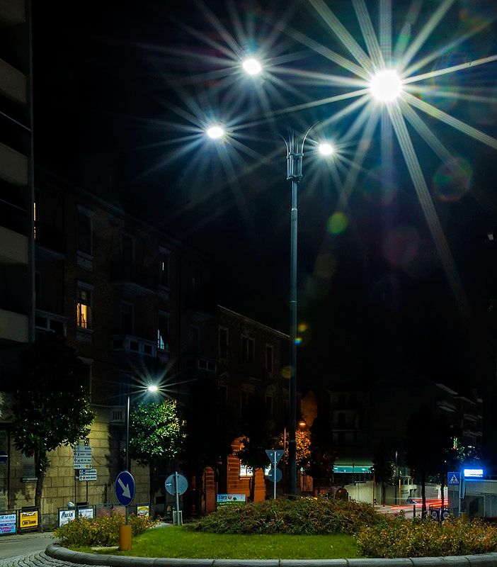 Illuminazione pubblica in piazza Vittorio Veneto, ad Asti