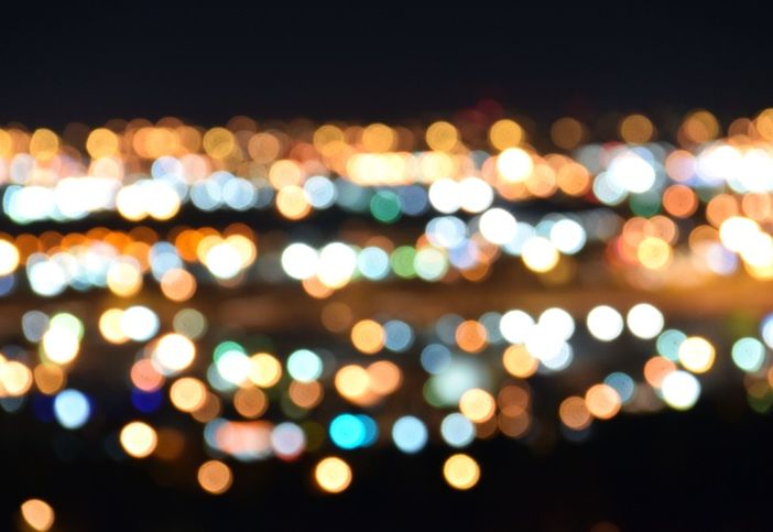 Dopo i concerti e gli applausi dai balconi, l'Italia si illumina e mostra al mondo la sua forza