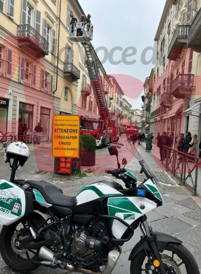 Asti: corso Alfieri temporaneamente chiuso per il crollo di un pezzo di cornicione
