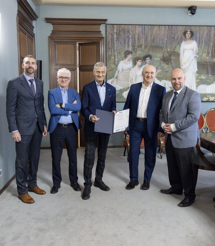 La consegna della certificazione ai vertici dell'Istituto di credito astigiano