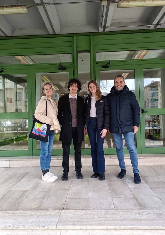 La voce... Delle scuole: campionati di Debate per l'istituto Alfieri di Asti e al Castigliano arriva la Filosofia