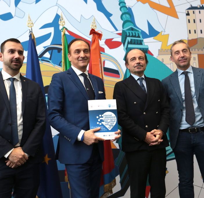 Il Piemonte in soccorso a boomers (e non solo): in sei mesi avvicinati 10mila cittadini al digitale  [VIDEO]