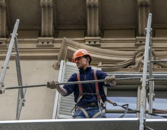 Sicurezza sul lavoro, il Covid &quot;sgonfia&quot; le denunce di incidenti, ma resta l'allarme: &quot;Cultura e prevenzione&quot;