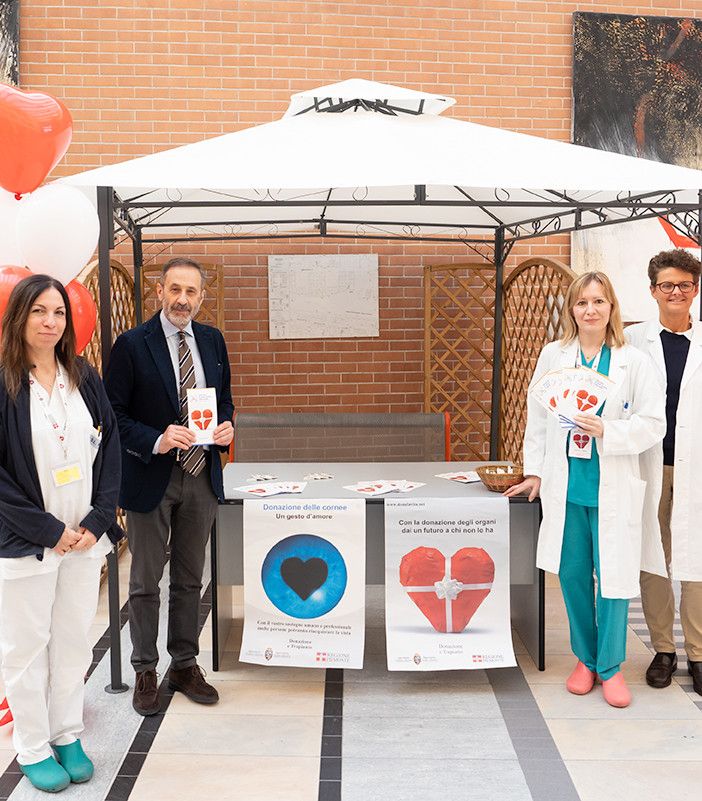 Edna Annalisa Biase, infermiere esperto del Coordinamento Ospedaliero per il Procurement di Organi e Tessuti (COP), il direttore generale dell’Asl AT, Francesco Arena, la dottoressa Silvia Perno, responsabile del Coordinamento Ospedaliero per il Procurement di Organi e Tessuti (COP), Roberta Broda, direttore del Presidio Ospedaliero Cardinal Massaia