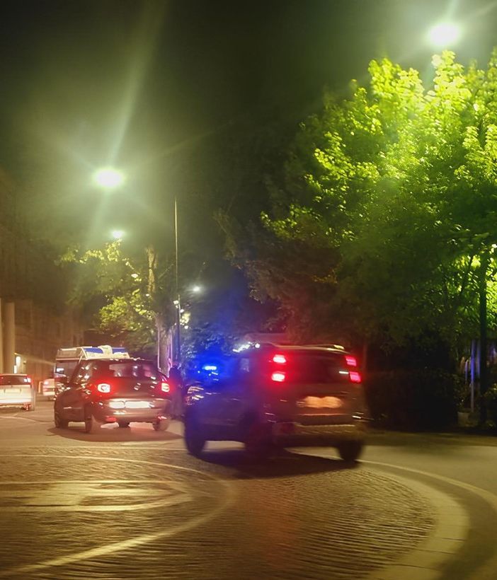 Rissa ai giardini pubblici: intervengono polizia e 118