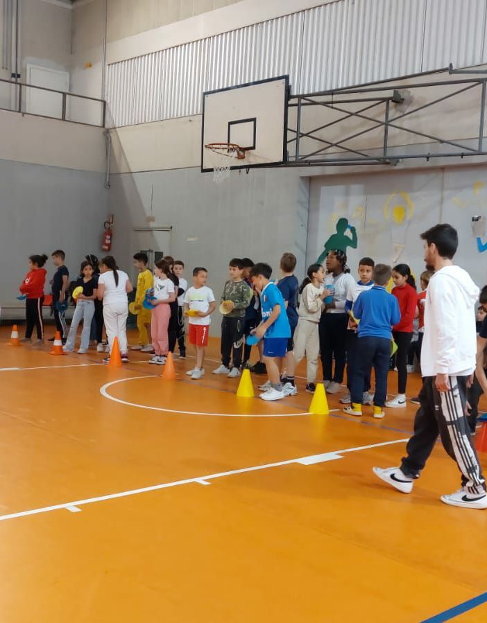 Duecento bambini e bambine delle scuole primarie Cagni, Cavour e Baussano per la prima giornata  di Giochi senza Quartiere [FOTO]