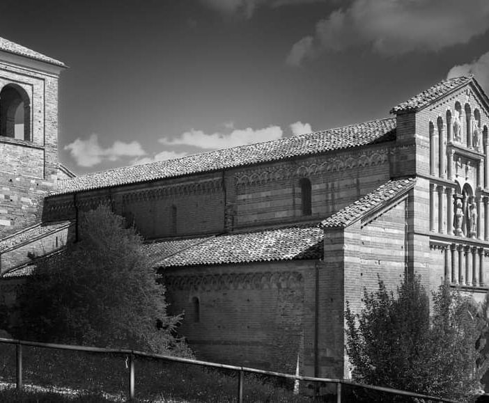 La canonica di Vezzolano sontuosamente ritratta da Giuseppe Morina