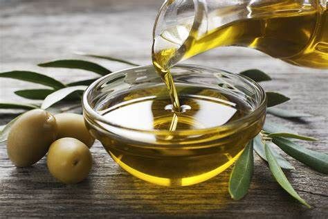 Un convegno sull'olio extravergine e sulle sue prospettive al Castello di Razzano di Alfiano Natta