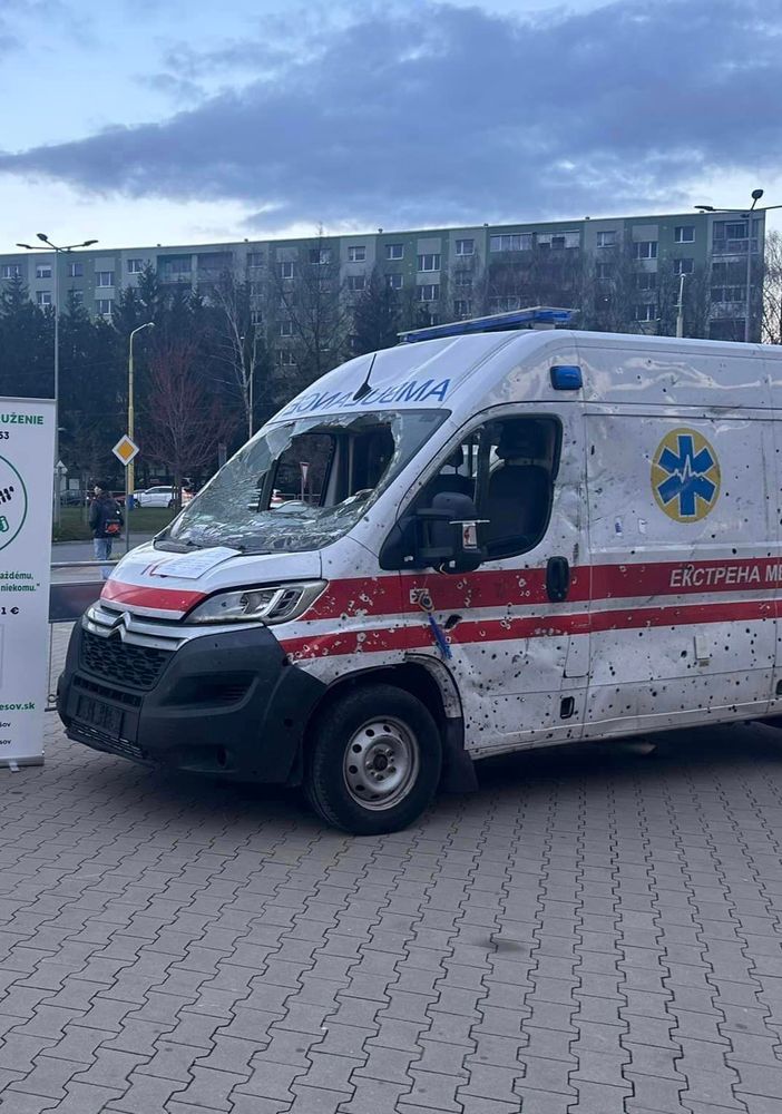 L'ambulanza crivellata dai colpi russi (Ph Lukraine)