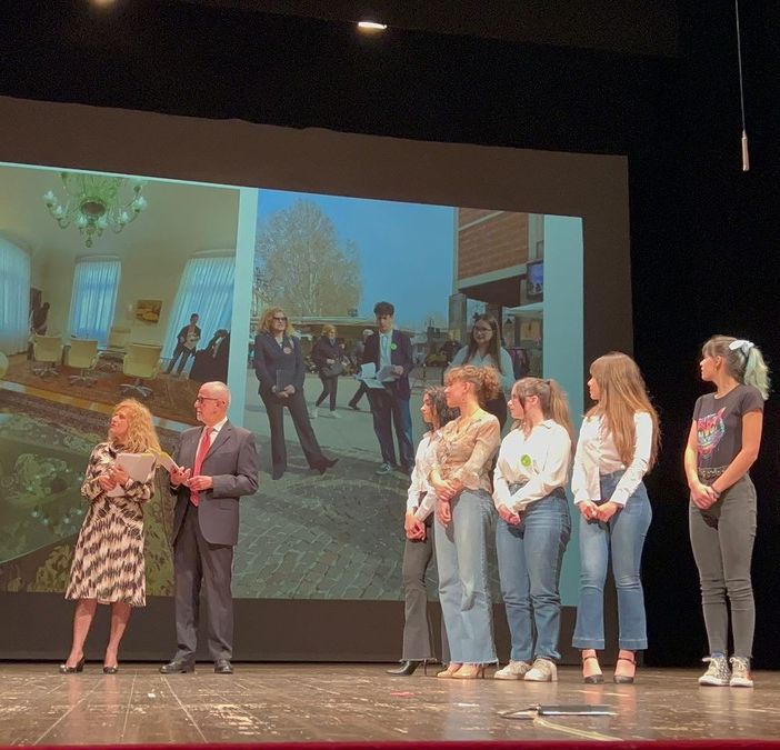Nella foto, una rappresentanza degli studenti accompagnati dai professori e dai delegati FAI”
