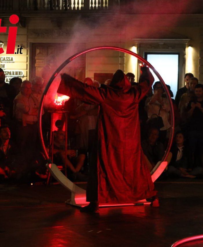 Un momento, documentato da Merfephoto, dell'evento di apertura di AstiTeatro. A fine articolo numerose altre immagini (sempre realizzate da Merfephoto - Efrem Zanchettin) della serata d'apertura