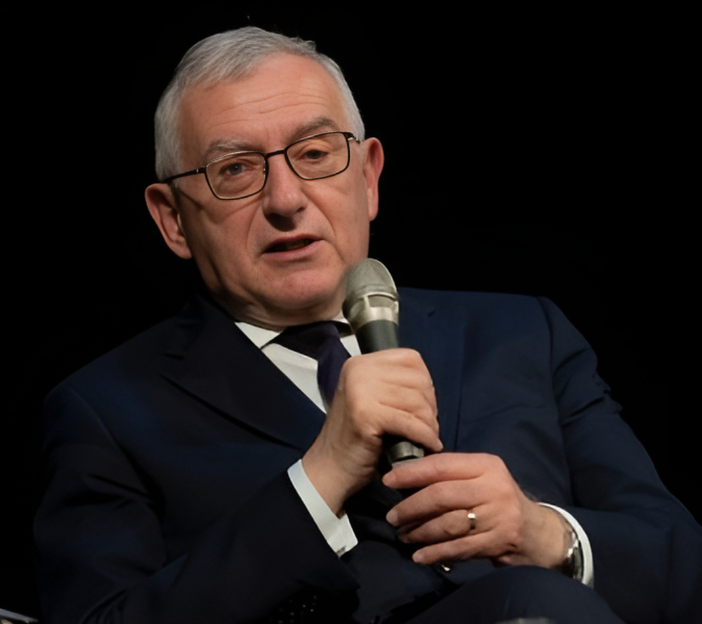 Claudio Graziano ritratto, poco più di un anno fa, sul palco della ventesima edizione di Passepartout (ph. Franco Rabino)