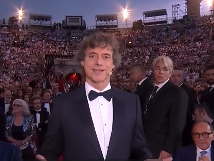 Un fotogramma dello spettacolo trasmesso dall'arena di Verona