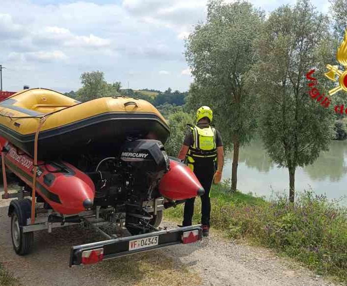 Donna scivola nel Tanaro a Castello di Annone con il suo cane, entrambi salvati dai vigili del fuoco