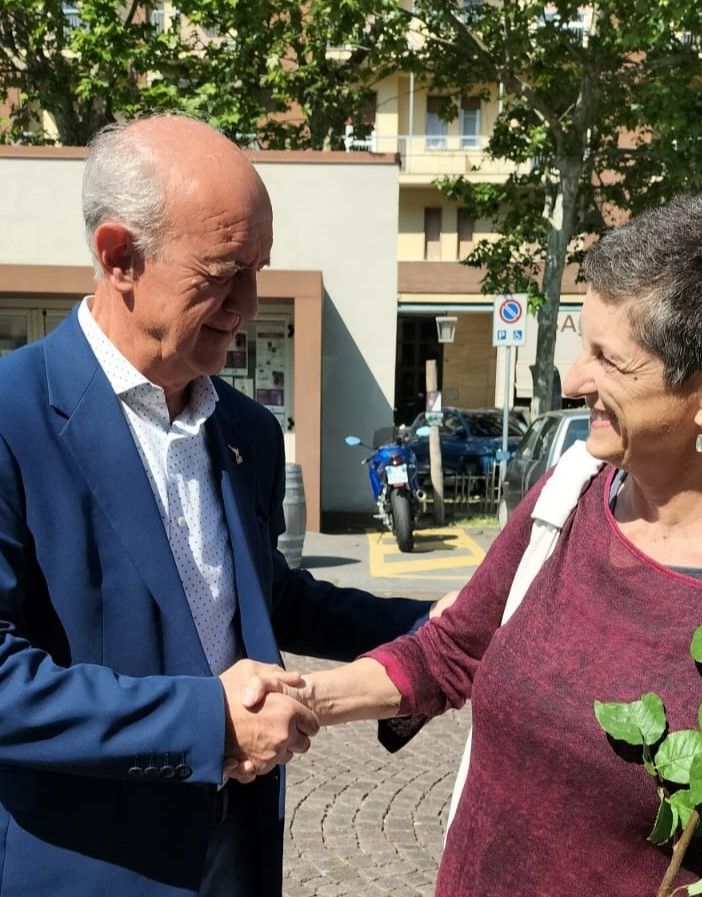 L'ex candidato Paolo Gandolfo e la neosindaca Roberta Giovine