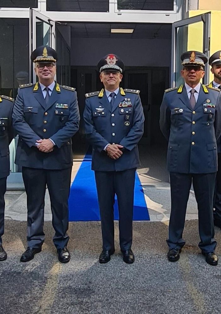 Il comandante regionale Piemonte  Valle d'Aosta della Guardia di finanza,  generale Benedetto Lipari, in visita ad Asti