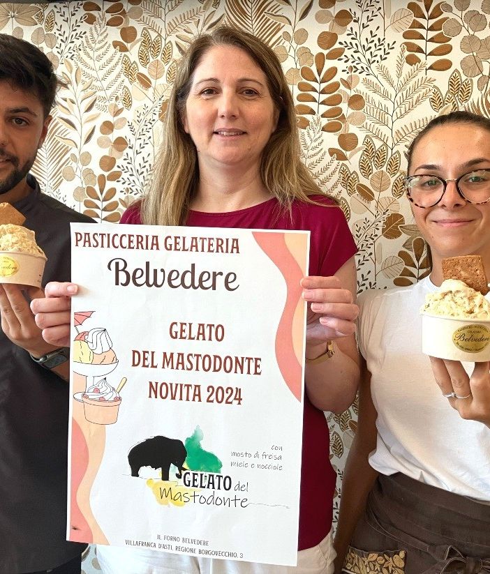 Alessio Varbella con il sindaco Anna Macchia e Carolina Belvedere