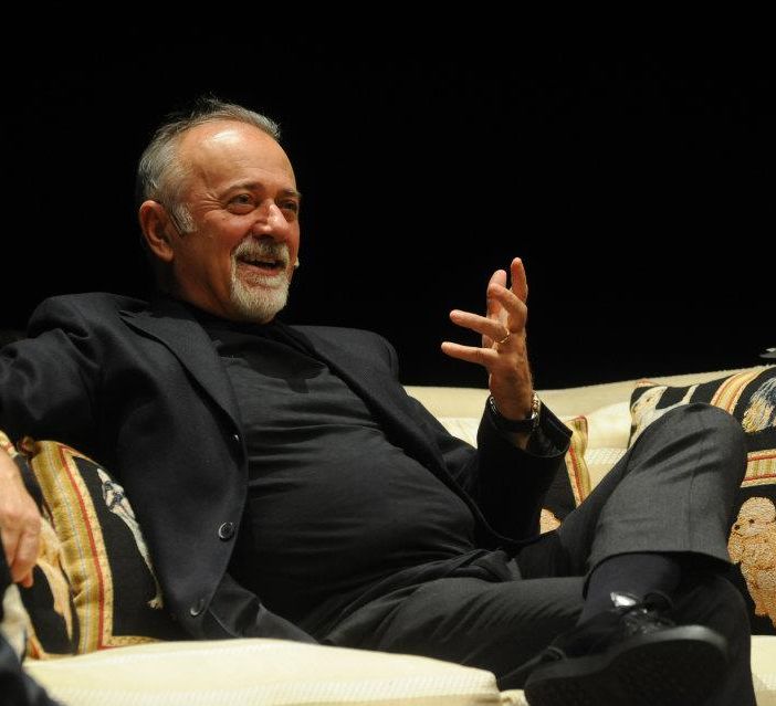 Giorgio Faletti, nel 2011, si racconta sul palco del Teatro Alfieri, in una serata organizzata da Primaradio