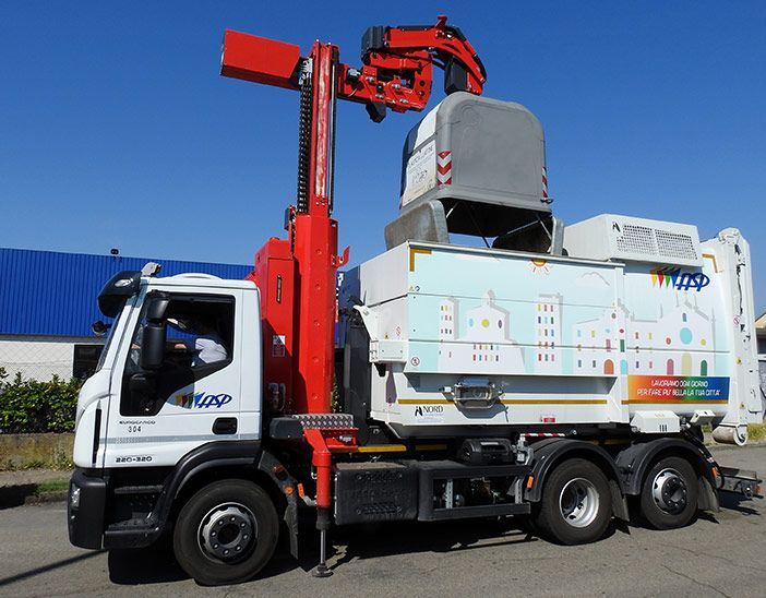 Il camion raccolta rifiuti di Asp (dal sito)