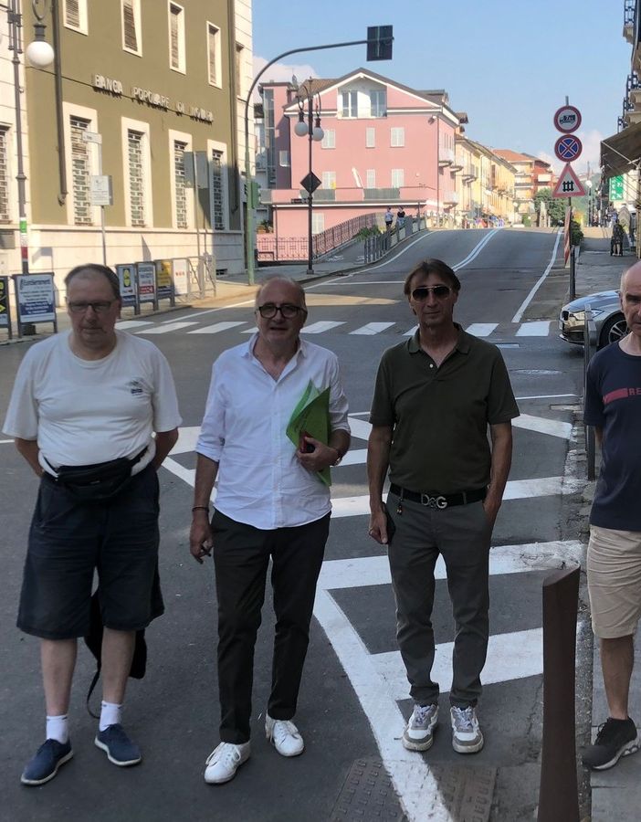 Da sinistra: ex vicesindaco di Nizza Monferrato e membro di Politeia Sergio Perazzo, l'ex sindaco di Nizza Monferrato e presidente di Politeia Maurizio Carcione, il cittadino Gianni Carboni e Mario Castino del direttivo di Politeia Da sinistra: ex vicesindaco di Nizza Monferrato e membro di Politeia Sergio Perazzo, l'ex sindaco di Nizza Monferrato e presidente di Politeia Maurizio Carcione, il cittadino Gianni Carboni e Mario Castino del direttivo di Politeia