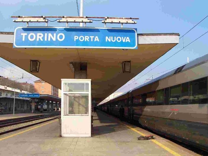 Persona tra i binari a Moncalieri: mattinata di passione per i pendolari astigiani  con treni in ritardo di mezz'ora