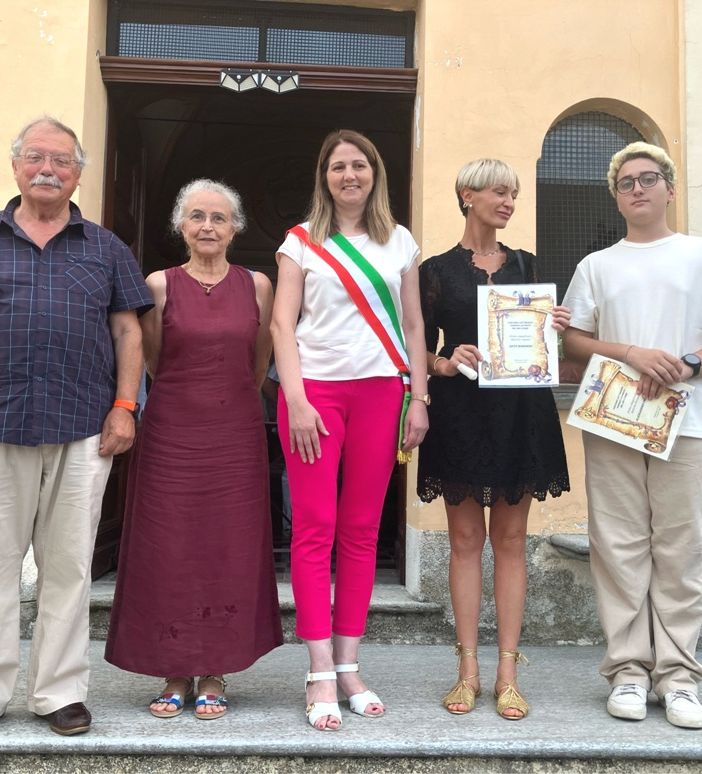 Nella foto: i vincitori (da sinistra Guido Rosina, la mamma di Sisto Borgnino, Alessandro Franzè) con Patrizia Grosso e Anna Macchia