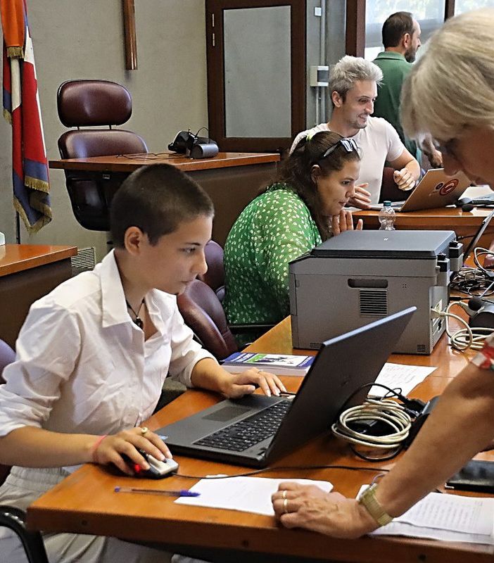 Una commedia brillante e un incontro col Prefetto inaugureranno i corsi 2024-25