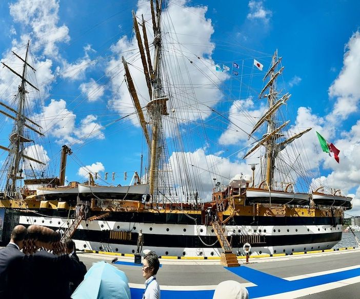 Il Piemonte sbarca a Tokyo: vini e cultura sulla scia della Amerigo Vespucci