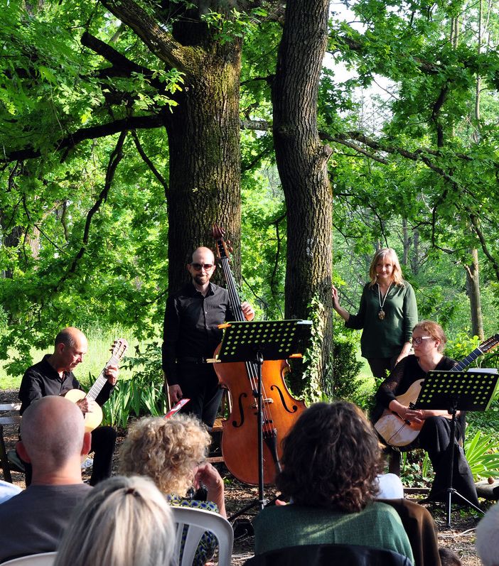 Con &quot;Quercus, serenata per il mio albero&quot; prende il via a Ferrere la rassegna “Corti, Colline, Comunità e…”