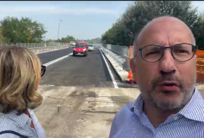 Il sindaco Rasero e la vice Morra in un fermo immagine tratto dal video postato sui social