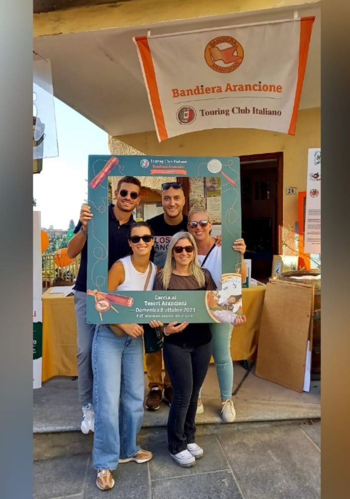 Domenica 6 ottobre il Touring club italiano invita alla caccia ai tesori arancioni in tutta Italia