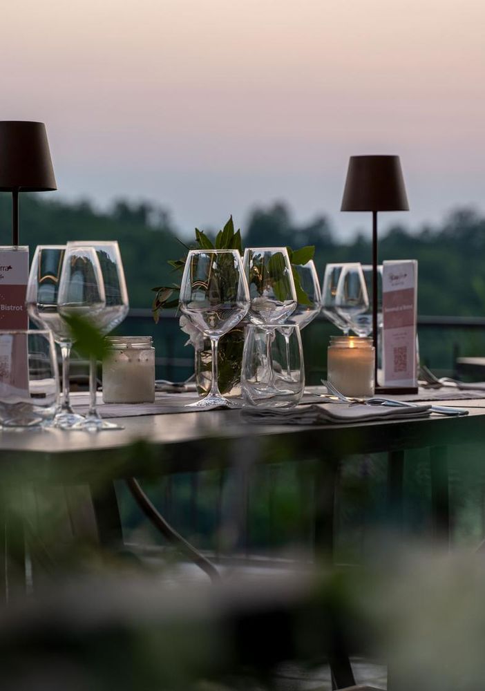 Sapori gourmet e intrattenimento dal vivo venerdì prossimo a Casa Serra Eco- Resort &amp; Welness