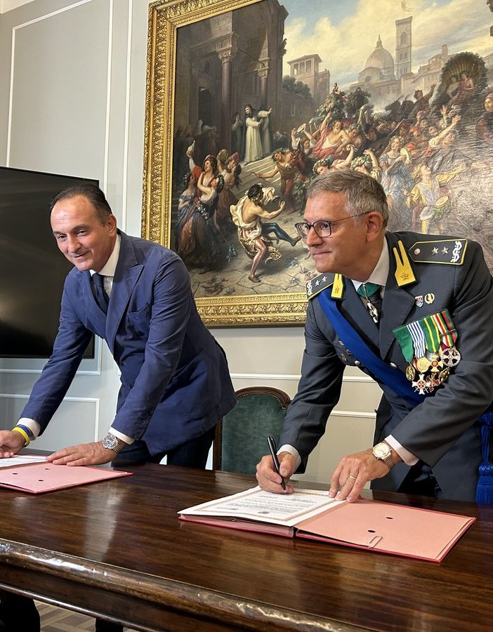 Il momento della firma