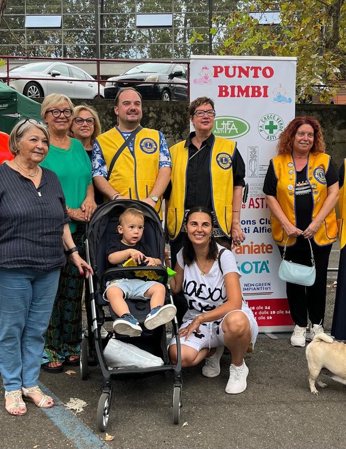 Lions Club &quot;Asti Alfieri&quot; e volontari uniti per il 'Punto Bimbi' delle Sagre