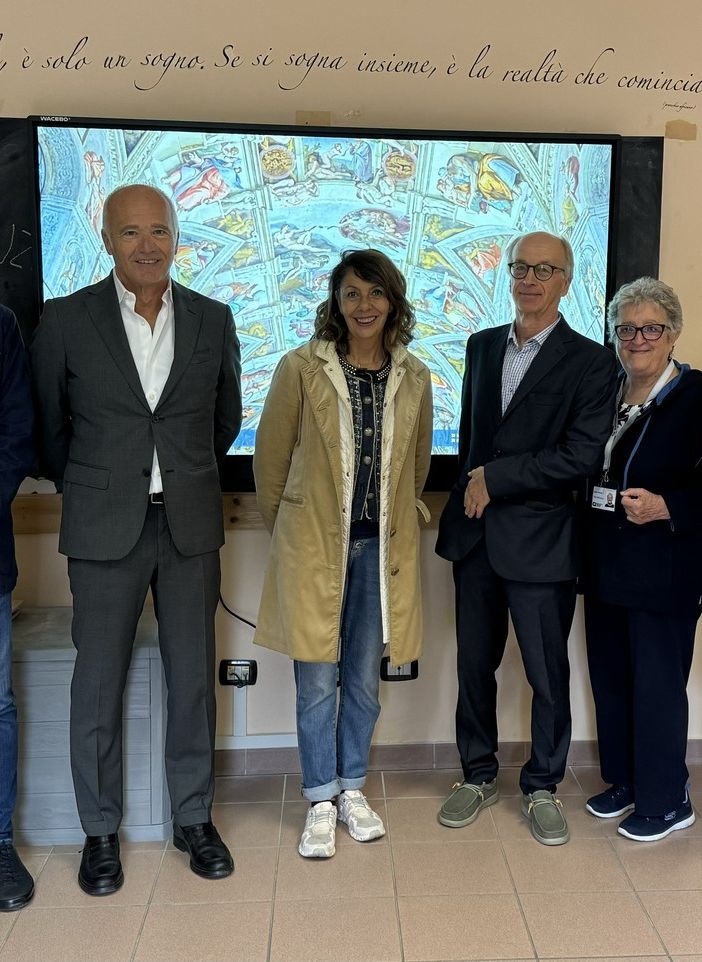 Donata una LIM all’associazione Alzheimer di Asti