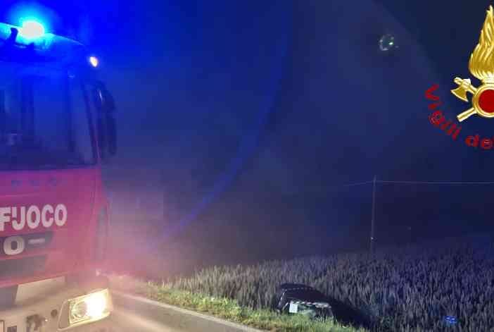 Incidente stradale nella notte a Revigliasco, il conducente estratto dai Vigili del Fuoco