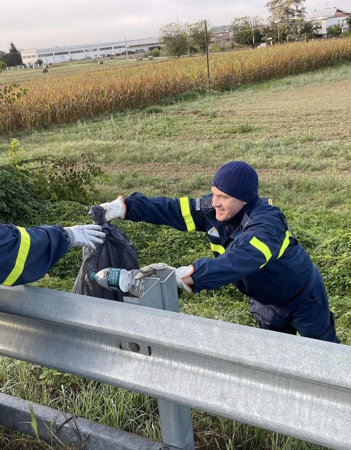 I volontari della Protezione Civile in azione per &quot;Puliamo il Mondo&quot; [FOTO]