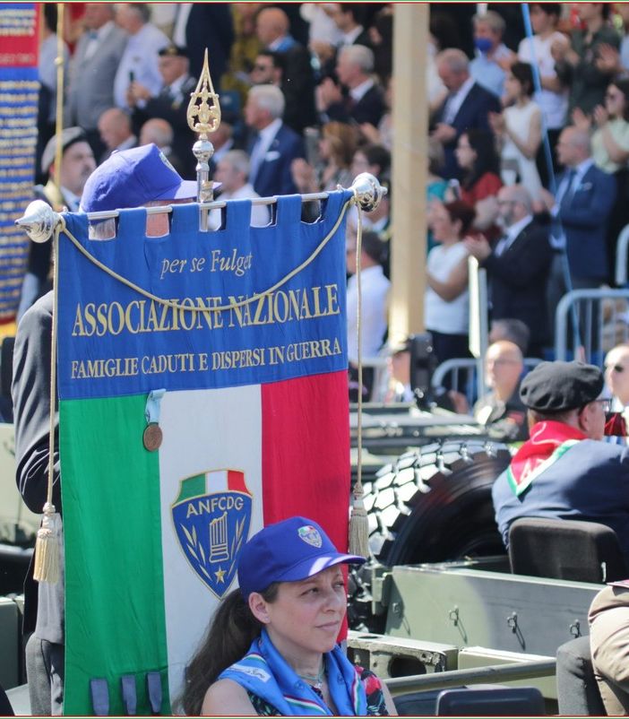 Il labaro delll'ANFCDG ai Fori Imperiali alla parata del 2 giugno