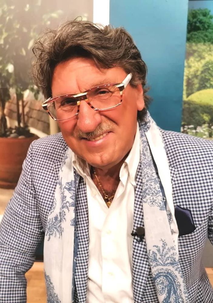 Dopo 57 anni Piero Montanaro torna a cantare nell'edificio dove, per tanti anni, ha fatto il maestro elementare