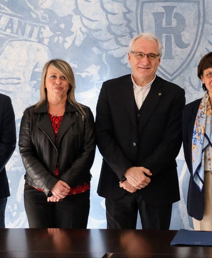 da sinistra a destra: Professor Vincenzo Piperissa,  professoressa Chiara Cerrato, professor Franco Calcagno (dirigente scolastico ITIS Artom) e il questore di Asti dottoressa Marina Di Donato - Ph. Merfephoto - Efrem Zanchettin