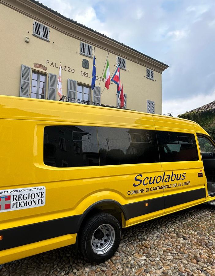 Uno scuolabus assegnato a Castagnole Lanze nell'ambito di un precedente finanziamento