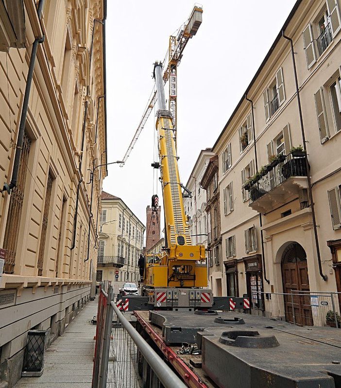Le immagini dello smontaggio della gru (Merphefoto)