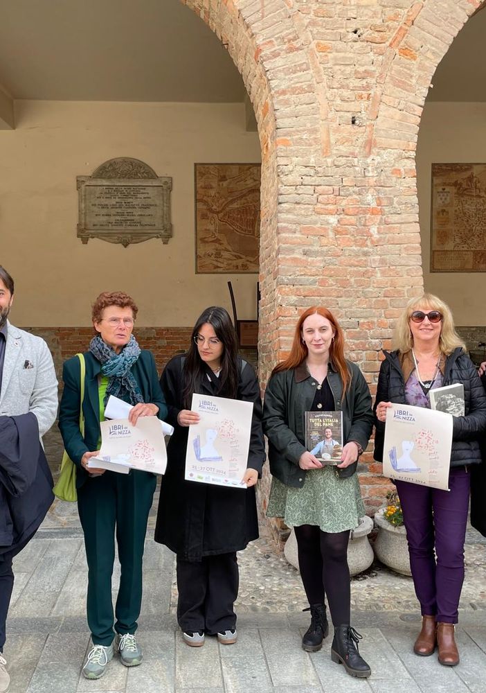 Nella foto da sinistra: Simone Nosenzo, Ausilia Quaglia, Miriana Cavallin, Federica Prete, Antonella Cavallo, Elena Romano, Fulvio Gatti