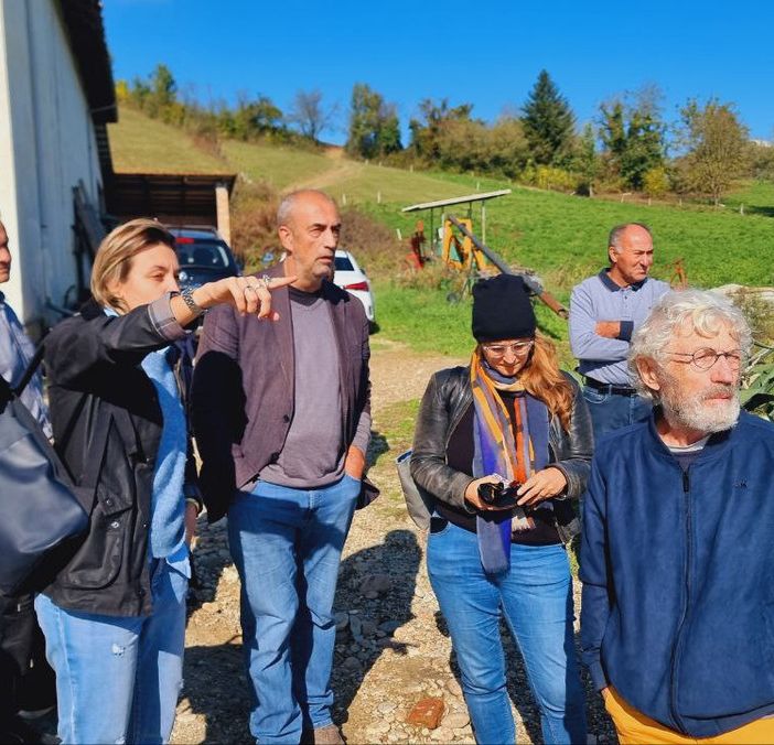 Un sopralluogo della consigliera regionale Ravinale con i consiglieri astigiani, sulle zone dove dovrebbero partire i lavori del Caso (MerfePhoto)